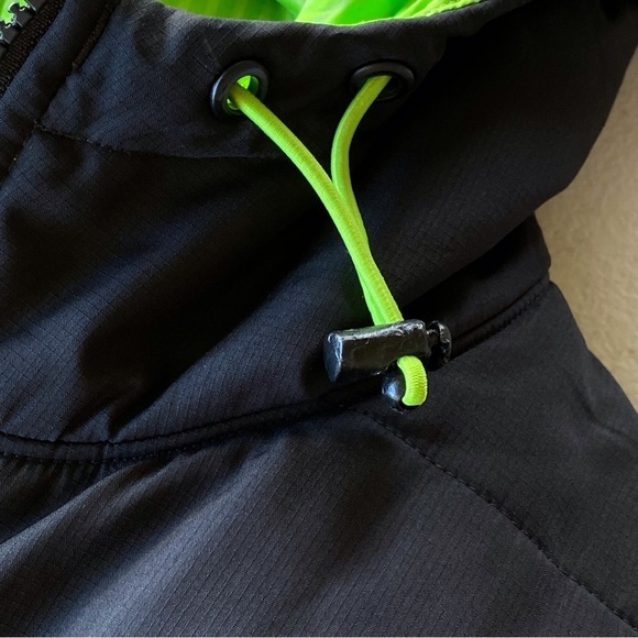 Used once like new! Under Armour puffy hoody jacket - Picture 9 of 11